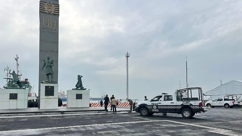 Dos personas mueren tras caer con auto al mar en el malecón de Veracruz